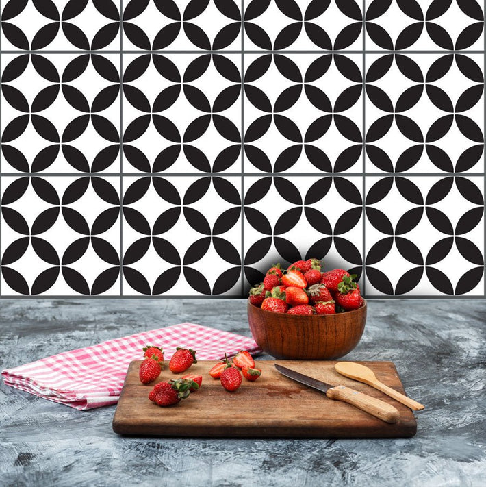 Geometric circles - Black & White Vinyl Tiles - Fantastick